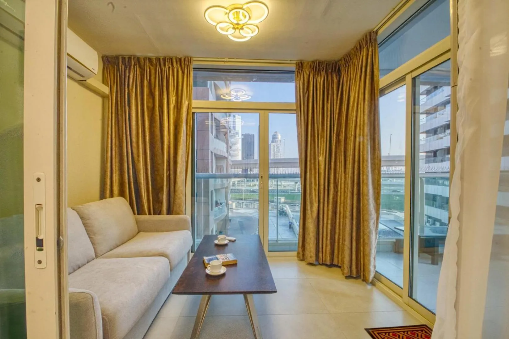 Dreaminn - 2Br Spacious Apartment Marina Park With Balcony Dubai