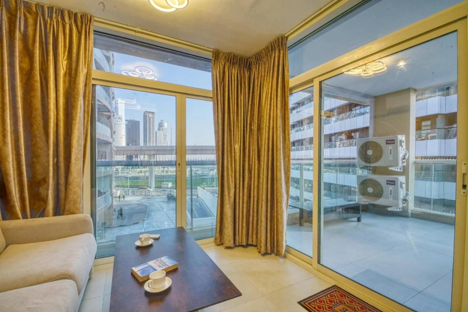 Dreaminn - 2Br Spacious Apartment Marina Park With Balcony Dubai