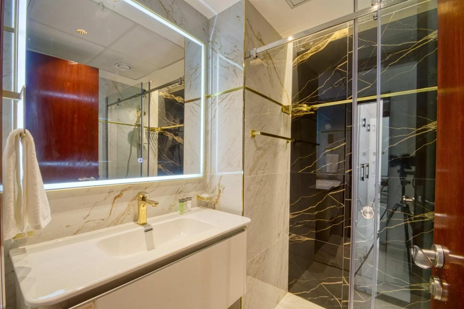 Dreaminn - 2Br Spacious Apartment Marina Park With Balcony Dubai